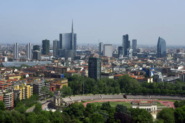 istock Milan - Milano Skyline 956075896