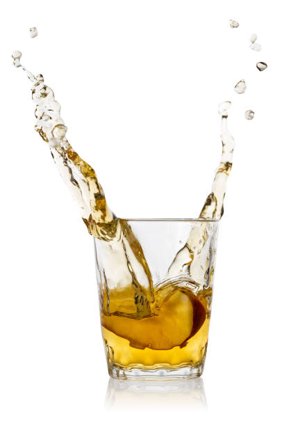 istock Splash of apple juice with an apple slice 956081862