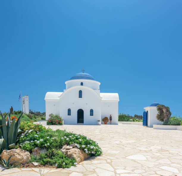 san nicolás iglesia de chipre protaras - clear sky vacations vertical saturated color fotografías e imágenes de stock