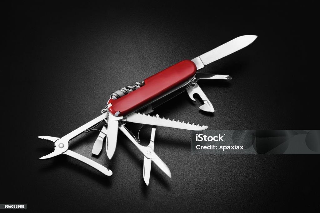 swiss army knife on black background - Royalty-free Canivete Foto de stock