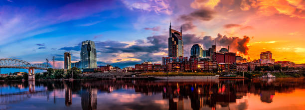 Nashville, TN skyline Nashville TN Skyline with Cumberland river in view tennessee stock pictures, royalty-free photos & images