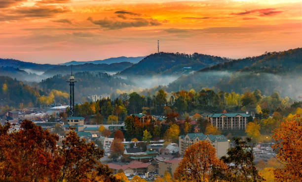 Sunrise over Gatlinburg skyline Sunrise over Gatlinburg skyline appalachia stock pictures, royalty-free photos & images