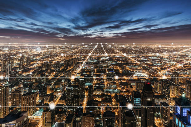 vista aérea del skyline de chicago en la noche - chicago at night fotografías e imágenes de stock