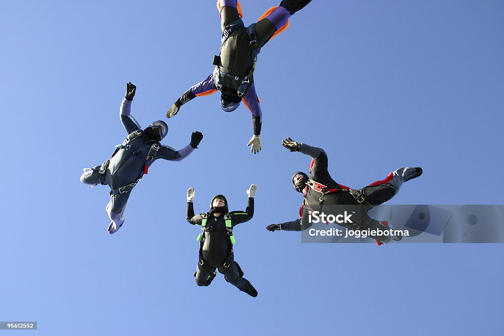 Four Skydivers ビルビュー、星型 - チームワークのロイヤリティフリーストックフォト
