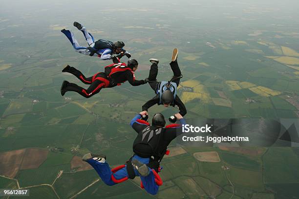 Formazione Skydiving - Fotografie stock e altre immagini di Skydiving - Skydiving, Gruppo di persone, Lavoro di squadra