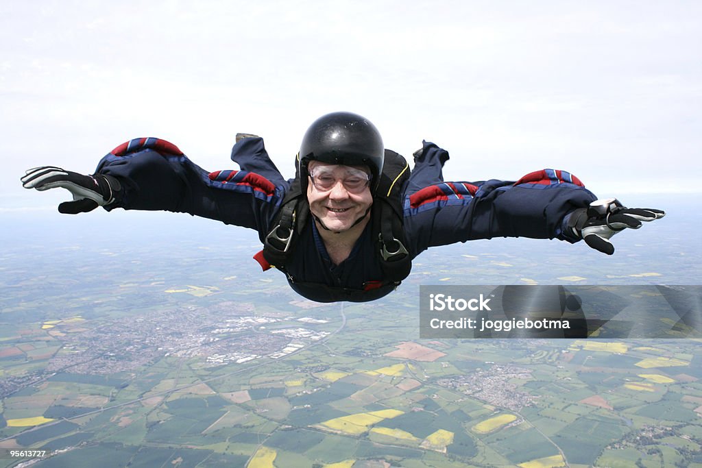Gros plan d'un skydiver dans freefall - Photo de Parachutisme en chute libre libre de droits