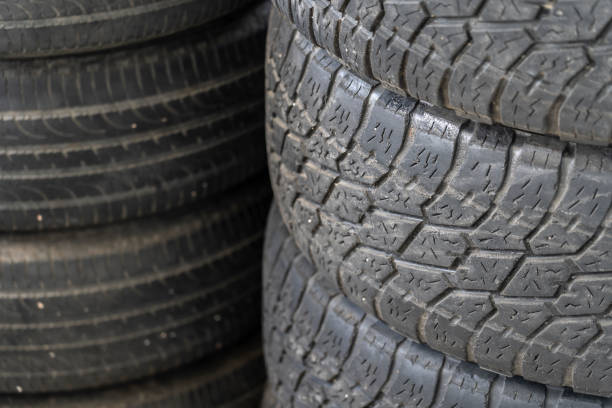 istock Old used tires stacked with high piles 956139642