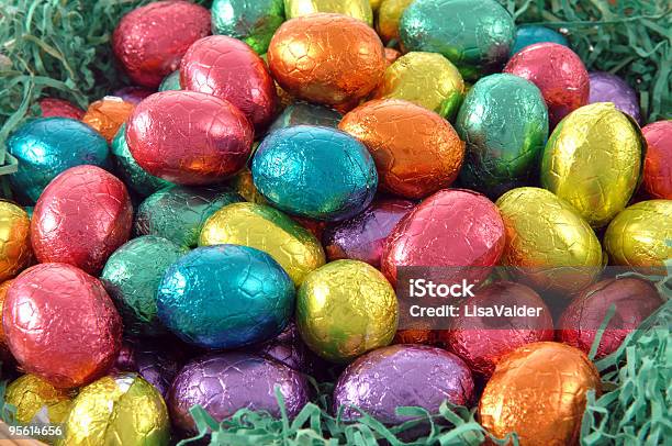 Huevos De Pascua Foto de stock y más banco de imágenes de Huevo de Pascua - Huevo de Pascua, Sorpresa, Colorido