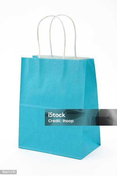 Foto de Papel Azul Sacola De Compras Com Traçado De Recorte e mais fotos de stock de Bolsa - Objeto manufaturado