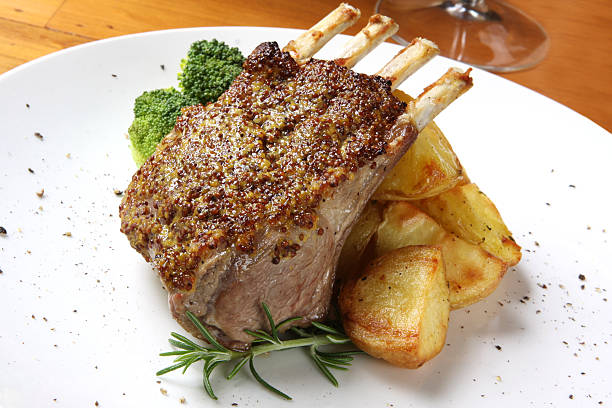 lamm-abendessen - rack of lamb stock-fotos und bilder