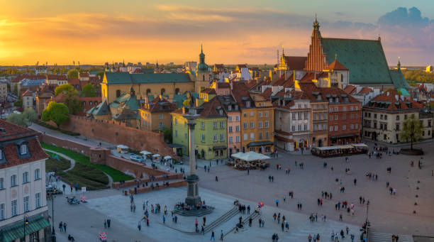 istock castle square and Sigismund's column in Warsaw 956151174