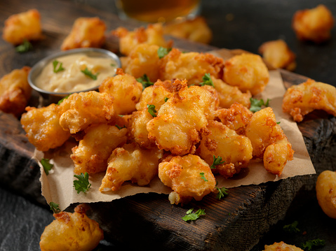 Beer Battered Cheese Curds with Sriracha Dipping Sauce