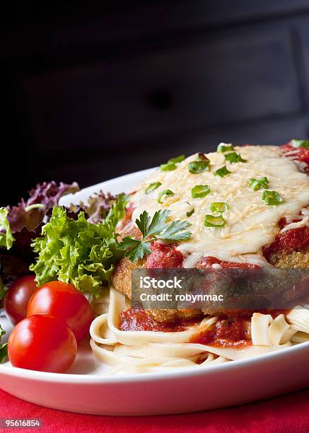 Pollo Alla Parmigiana - Fotografie stock e altre immagini di Fritto in padella - Fritto in padella, Parmigiana, Cotoletta impanata