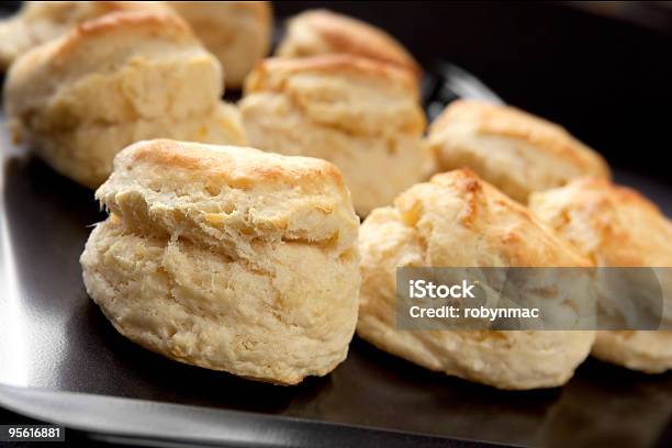 Foto de Scones e mais fotos de stock de Assado no Forno - Assado no Forno, Bandeja, Biscoito de Leitelho