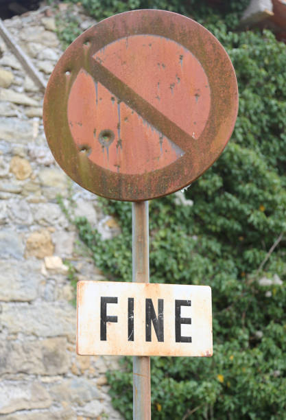 istock Text FINE that means END in Italian Language on a broken ban 956171342