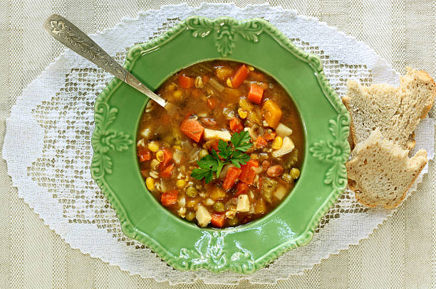 zupa jarzynowa - vegetable barley soup zdjęcia i obrazy z banku zdjęć