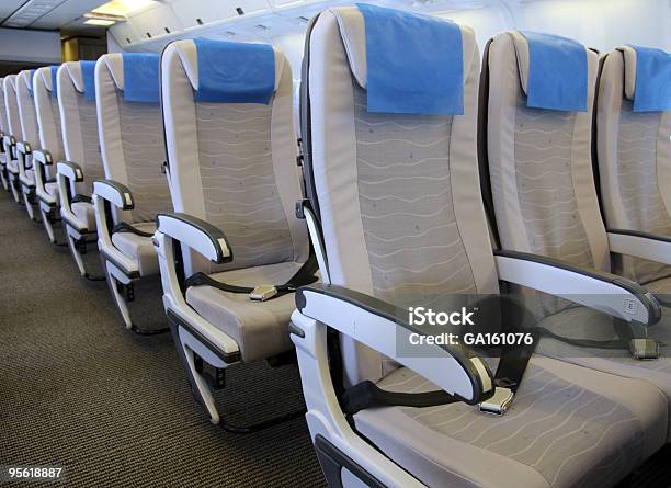 Interior De Un Avión Foto de stock y más banco de imágenes de Avión - Avión, Accesorio personal, Arreglo