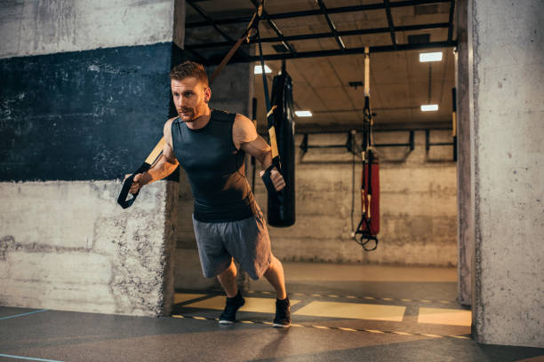 wzdychać treningi na wyższy poziom - businessman exercising training muscular build zdjęcia i obrazy z banku zdjęć