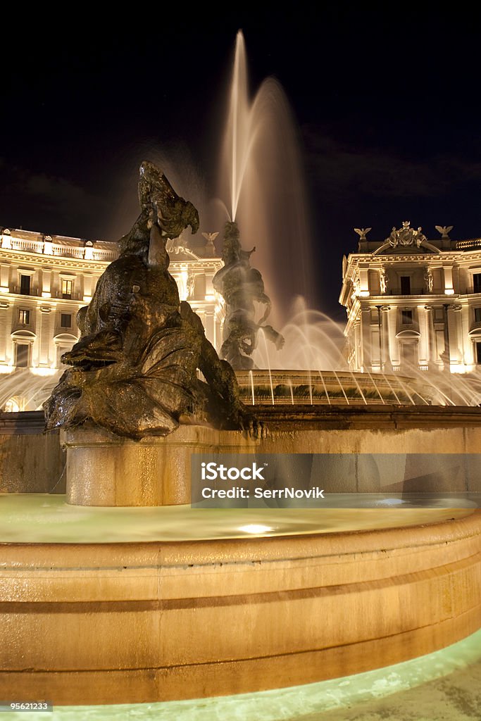 Piazza della Repubblica, la Fontana di notte - Foto stock royalty-free di Architettura