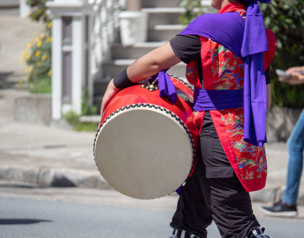 istock Man in kimono playing a Japanese wadaiko percussion drum 956215648