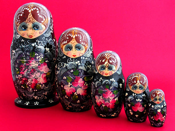 matrioshkas - russian nesting doll multi generation family doll russian culture стоковые фото и изображения