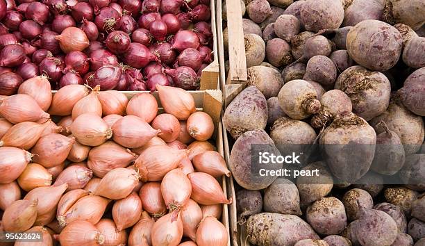 Луком И Картофелем — стоковые фотографии и другие картинки Без людей - Без людей, Вариация, Вегетарианское питание