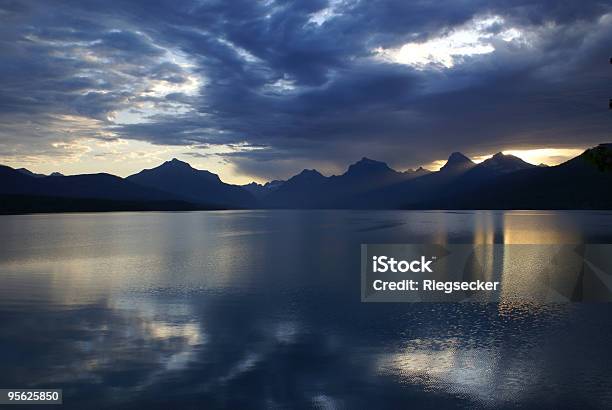 See Lake Mcdonald Stockfoto und mehr Bilder von Berg - Berg, Farbbild, Fotografie