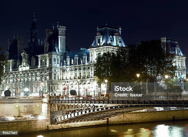 Photo libre de droit de Paris Hôtel De Ville De Paris Et La Seine banque d'images et plus d'images libres de droit de Architecture - Architecture, Bâtiment vu de l'extérieur, Capitales internationales