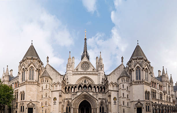 königliche gerichte der justiz-panorama, london - royal courts of justice stock-fotos und bilder