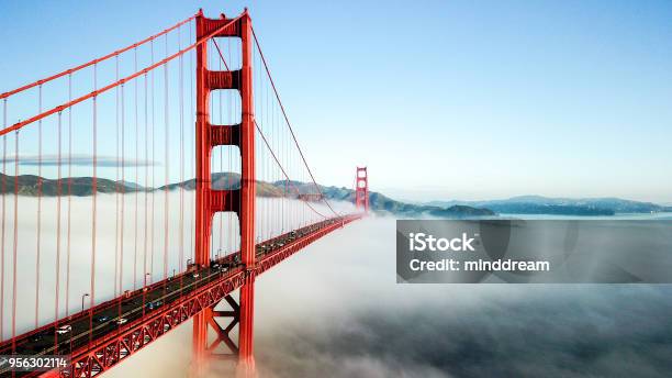 Puente Golden Gate Foto de stock y más banco de imágenes de Puente Golden Gate - Puente Golden Gate, San Francisco, Puente - Estructura creada por humanos
