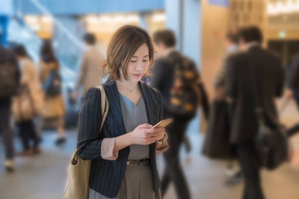 businesswoman at the station in tokyo, japan - urban scene commuter business station imagens e fotografias de stock