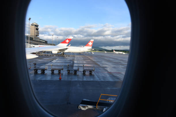 flughafen zürich zrh - zrh wiedenmeier stock-fotos und bilder