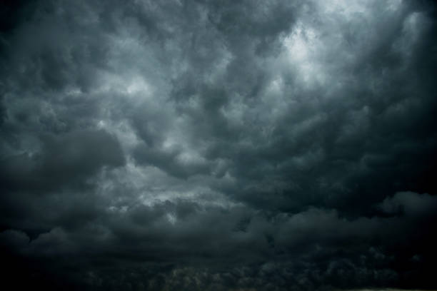 nuvole tempestose per lo sfondo - storm cloud dramatic sky cloud cumulonimbus foto e immagini stock