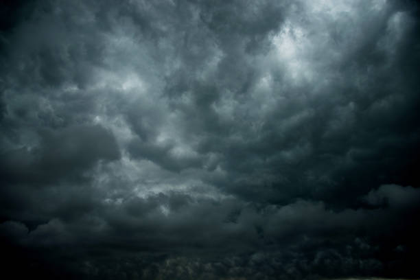背景の嵐雲 - storm cloud dramatic sky rain storm ストックフォトと画像