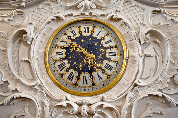 orologio da parete palazzo di caterina russia - palazzo di caterina foto e immagini stock