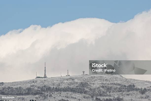 Cumbre De La Nieve Foto de stock y más banco de imágenes de Aire libre - Aire libre, Alto - Descripción física, Antena - Aparato de telecomunicación