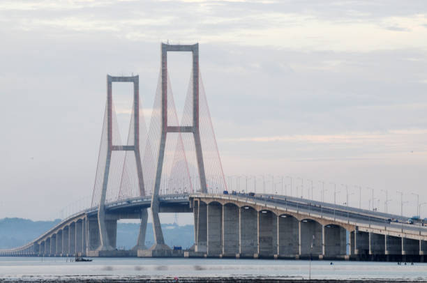 istock Suramadu Bridge in Surabaya, East Java, Indonesia 956372504
