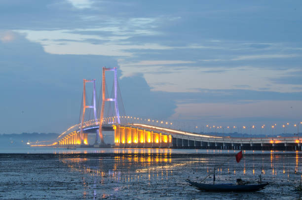 istock Suramadu Bridge in Surabaya, East Java, Indonesia 956372734
