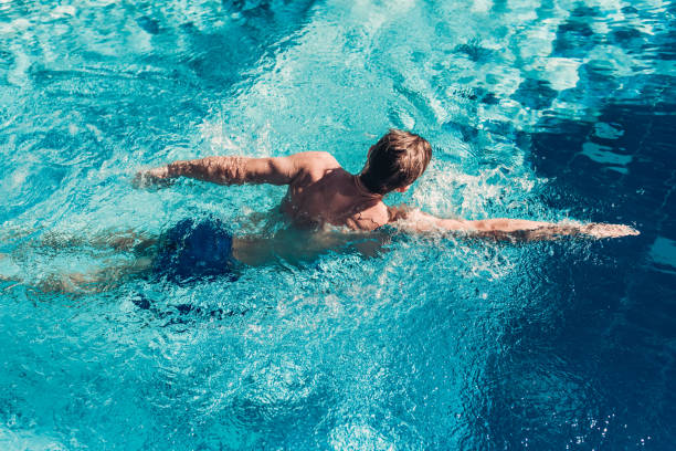 istock Man in swimming pool 956379278