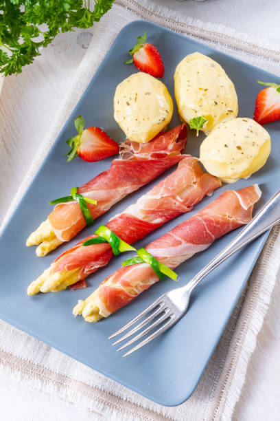 istock asparagus ham rolls with strawberries and hollandaise 956392814