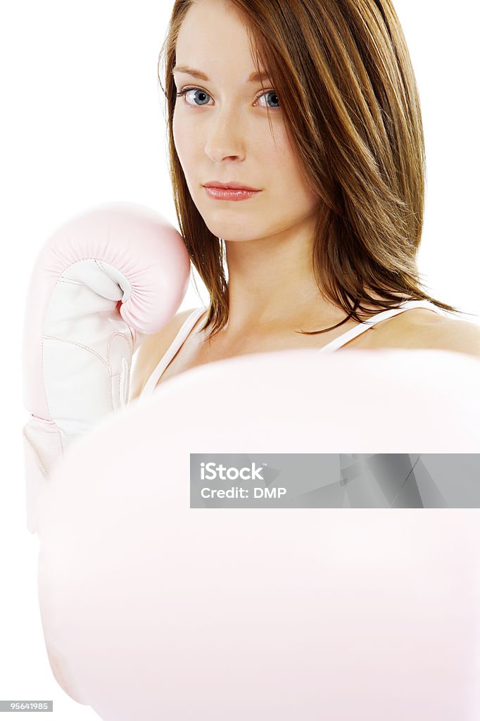 Angry woman wearing pink Guantes de boxeo - Foto de stock de Adulto libre de derechos