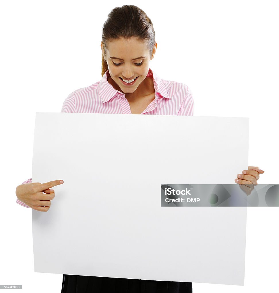 Młody biznes kobieta Patrząc na puste karty na białym tle - Zbiór zdjęć royalty-free (Biały)