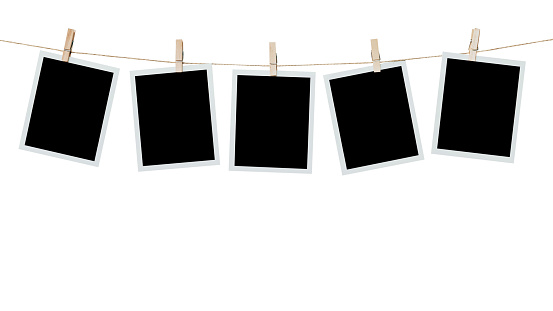 cinco foto marco colgante en blanco sobre blanco aislada con trazado de recorte. photo