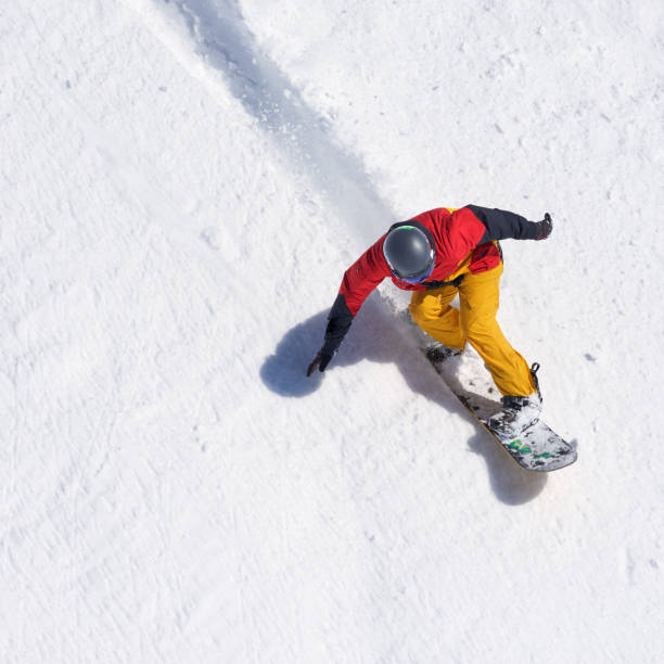 istock Snowboarder riding on loose snow Freeride 956449814