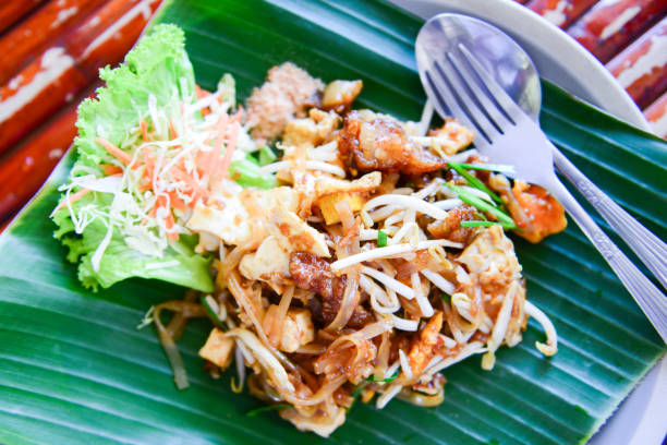 istock Fried noodles with shrimp or pad thai 956489300