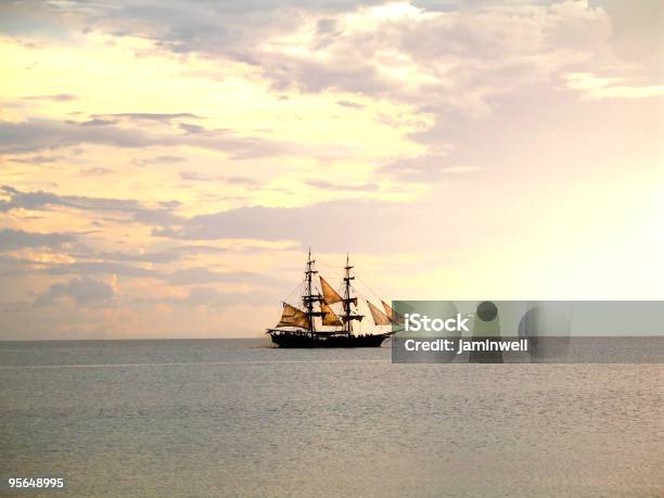 Goleta De Vela Foto de stock y más banco de imágenes de Viejo - Viejo, Goleta - Barco de vela, Estilo siglo XIX