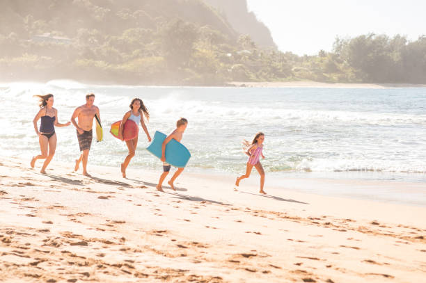 istock Family day at the beach! 956492364