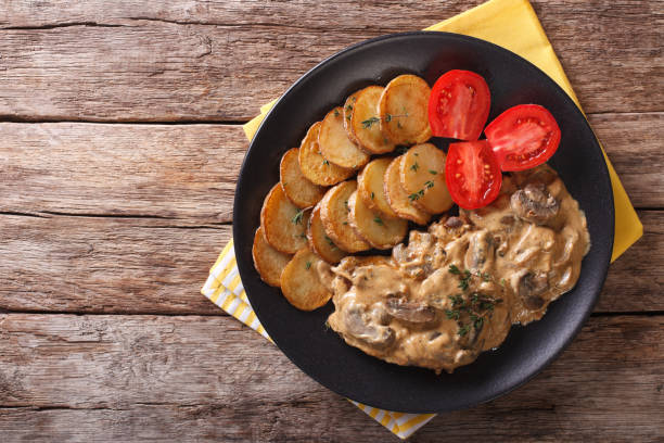 istock Diana steak garnished with fried potatoes close-up. Horizontal top view 956518764