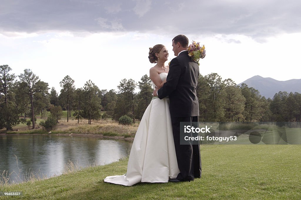 Dia do casamento fotos de um jovem casal. - Foto de stock de Romance royalty-free