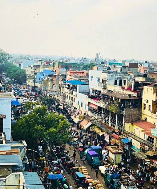 istock Busy street in India 956564524